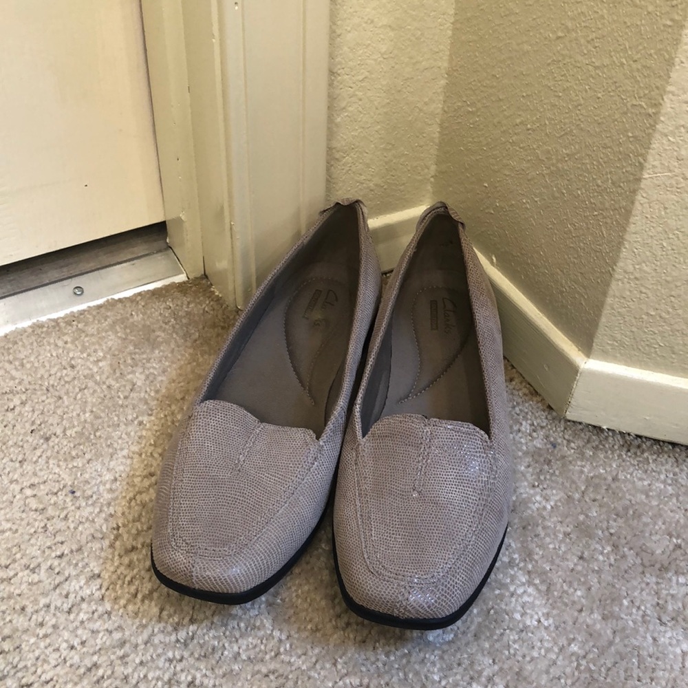 Clarks slip on loafer sz 6.5
